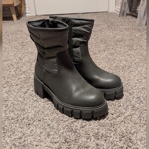 Green TORRID winter Boots Size 7WW